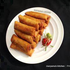 A picture of Pastry spring rolls.