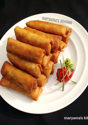 A picture of Pastry spring rolls.