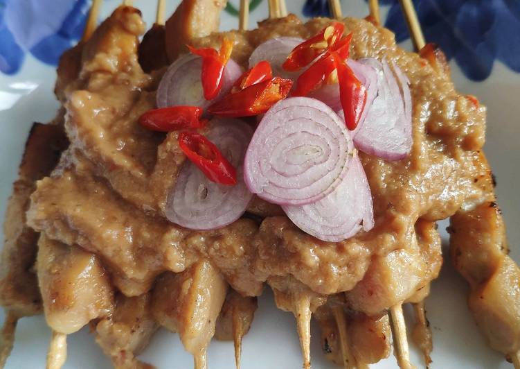 Chicken Satay with Peanut Sauce