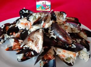 Una foto de Arroz con choritos en su concha