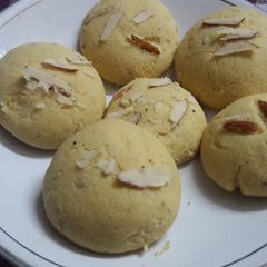 A picture of Besan ki nankhatai without oven.