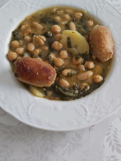 Una foto de Potaje de acelgas con albóndigas de gamba y merluza