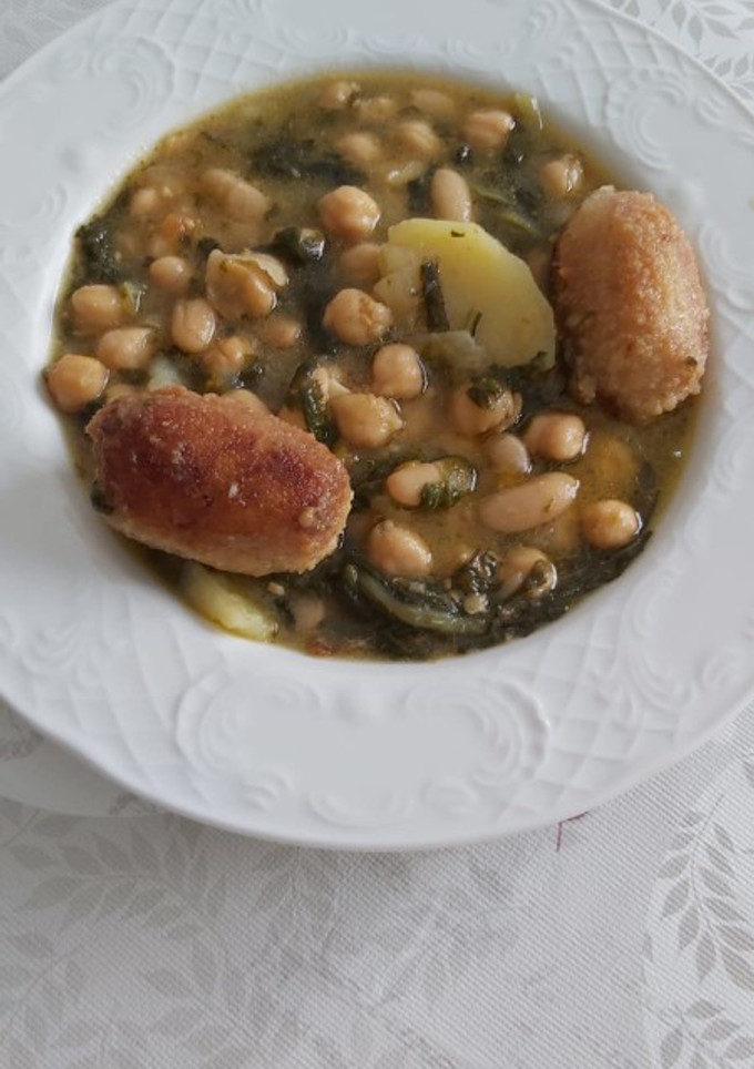 Una foto de Potaje de acelgas con albóndigas de gamba y merluza
