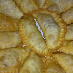 A picture of Meethay samosay.