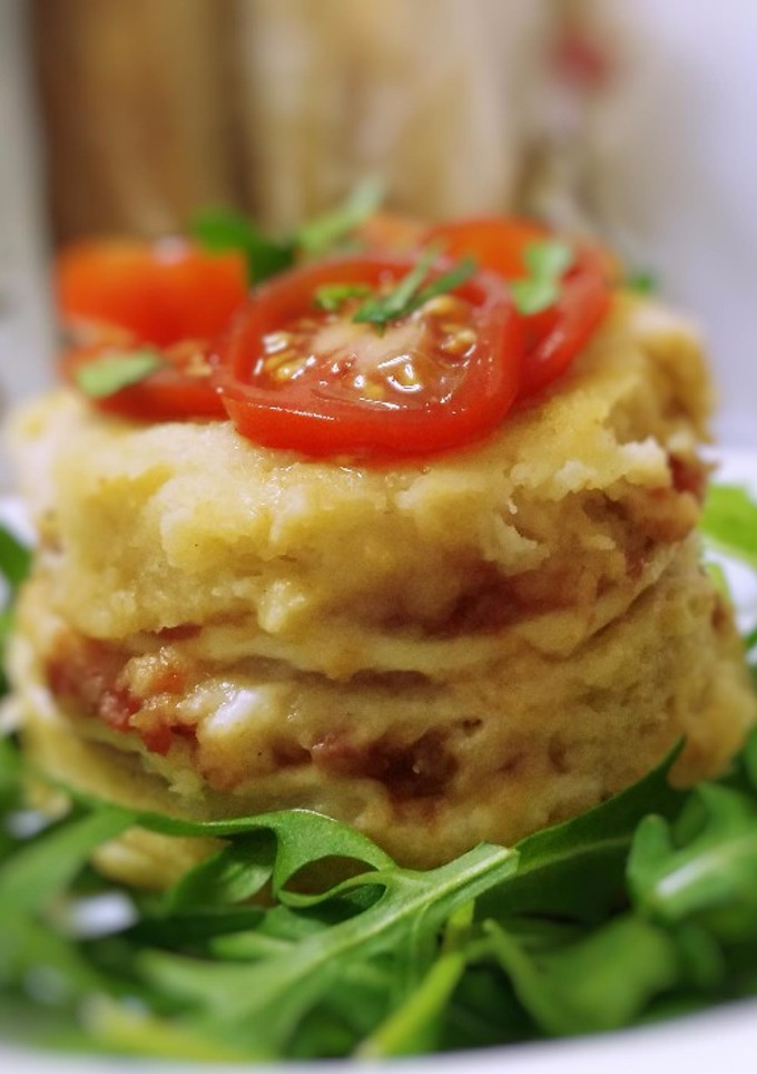 Una foto de Pastelitos de pan de molde mixtos con tomate caramelizado