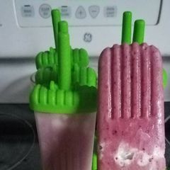 A picture of Smoothie pops.