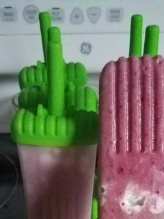 A picture of Smoothie pops.