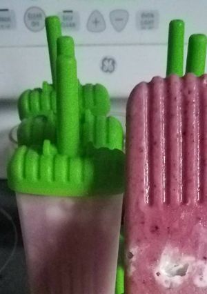 A picture of Smoothie pops.