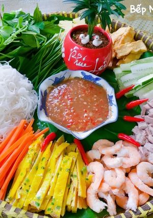 Hình của món Bánh tráng cuốn thập cẩm.