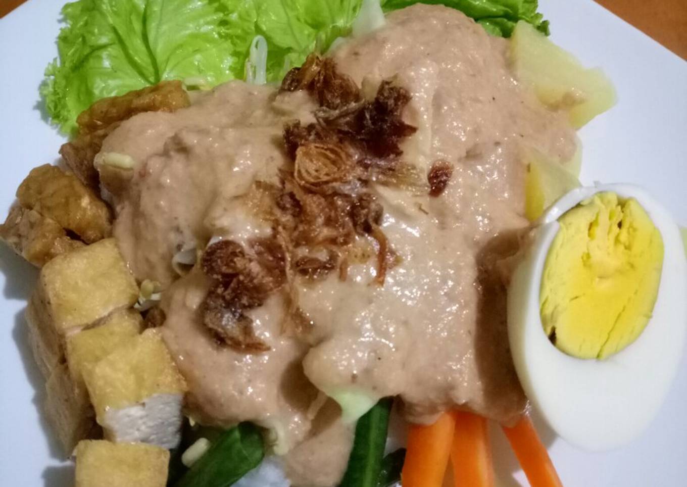 Gado-gado siram bumbu kacang