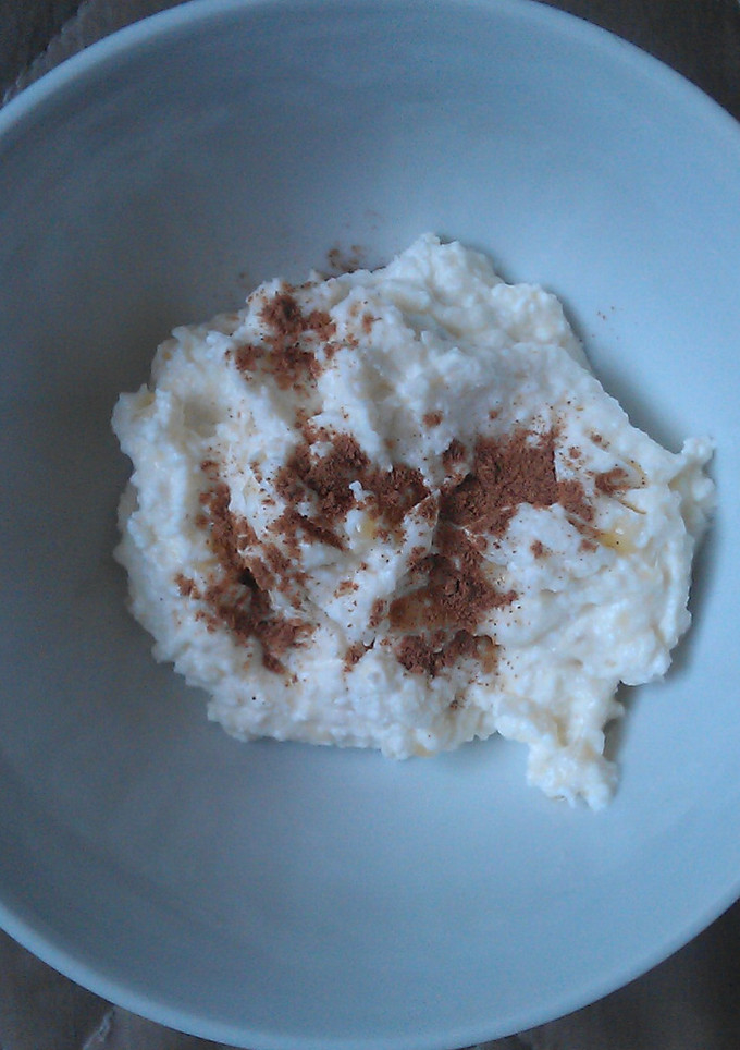 Una foto de Postre de requesón y plátano