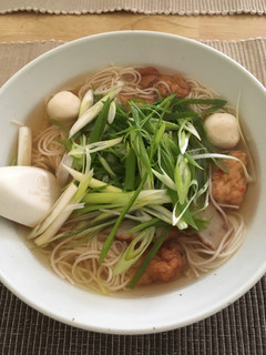 A picture of Somen udon soup.
