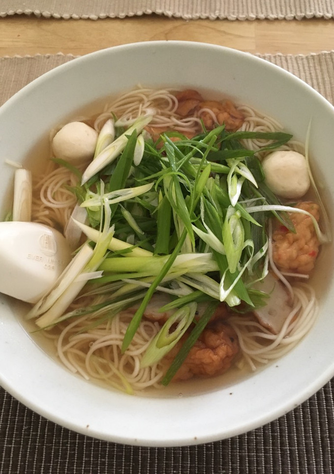 A picture of Somen udon soup.