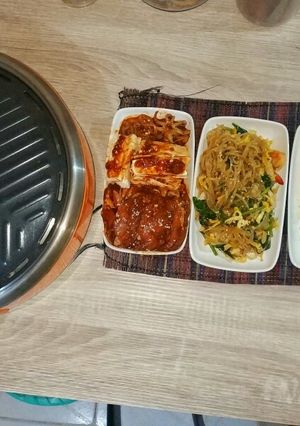 Foto resep Korean Bbq homemade with Japchae and Kimchi