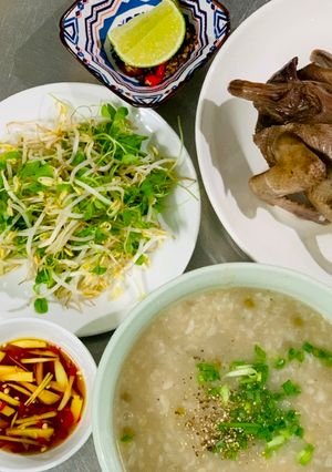 Hình của món Cháo bồ câu đậu xanh ngon bổ.