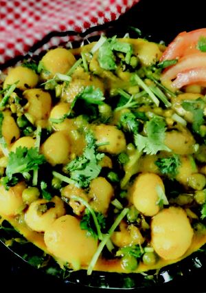 খাট্টা মিঠা দম আলু(khatta meetha dum aloo recipe in Bengali) রেসিপির প্রধান ছবি