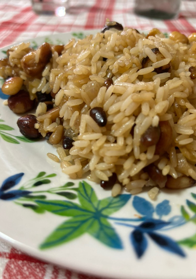 Una foto de Arroz basmati con frutos secos y especias