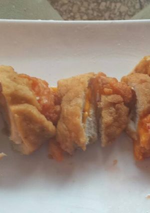 Una foto de pechugas de pollo rellenas de queso