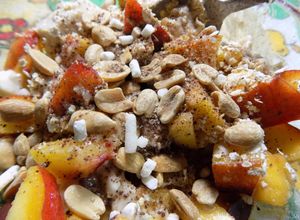 Una foto de Postre saludable con duraznos, avena, maní, coco y algo más (2)