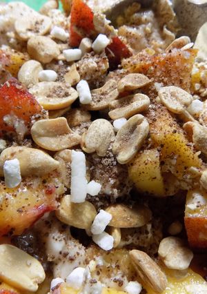 Una foto de Postre saludable con duraznos, avena, maní, coco y algo más (2)