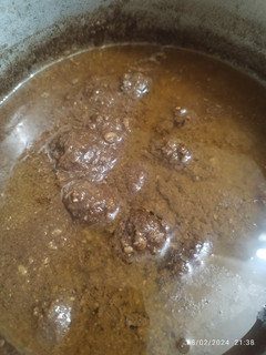 عکسی از دستور خورشت فسنجون با گوشت قلقلی