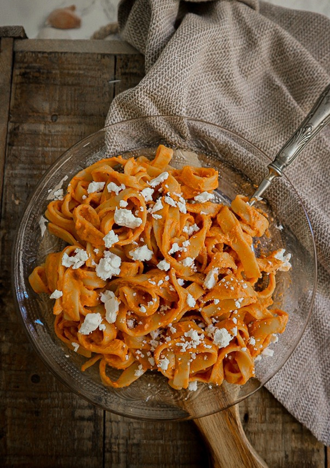 Una foto de Pasta con salsa de tomates secos cremosa 🍅