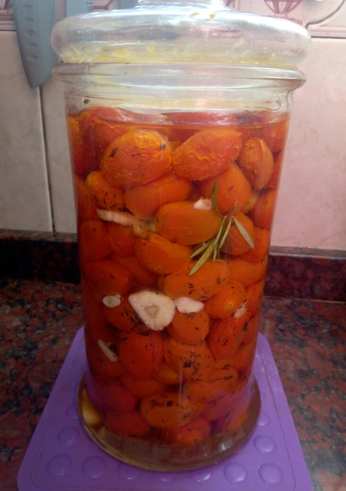 Una foto de Tomates Cherry confitados