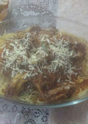 Una foto de Tallarines con salsa de pollo 😜