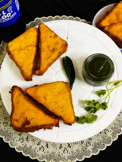 ब्रेड पकोड़ा (bread pakoda recipe in Hindi) रेसिपी मुख्य फोटो