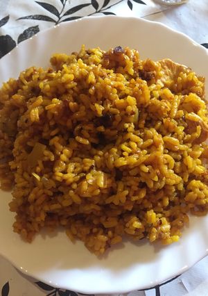 Una foto de Arroz con pechugas de pollo muy sencillo