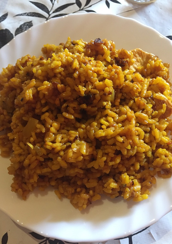 Una foto de Arroz con pechugas de pollo muy sencillo