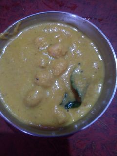 அரைத்து வைத்த சென்னா மசாலா குழம்பு செய்முறை முக்கிய புகைப்படம்