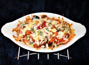 Una foto de PECHUGA DE POLLO CON BERENJENA Y DOS QUESOS. JON STYLE