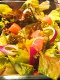 Ensalada de pomelo rosado y cebolla morada