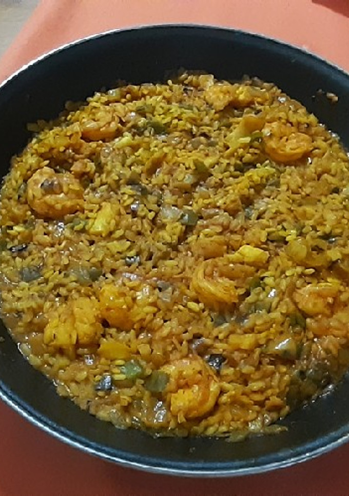 Una foto de Arroz con bacalao y langostinos