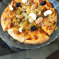 A picture of Dry fruits pizza.