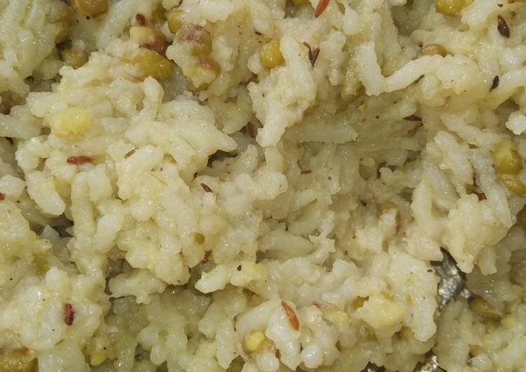 Masala moong dal khichdi