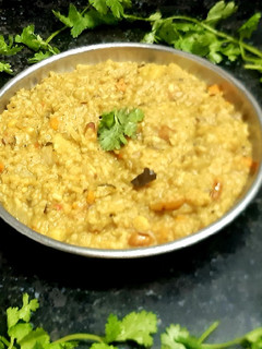 સાત્વિક ખીચડી(khichdi in Gujarati) રેસીપી મુખ્ય ફોટો