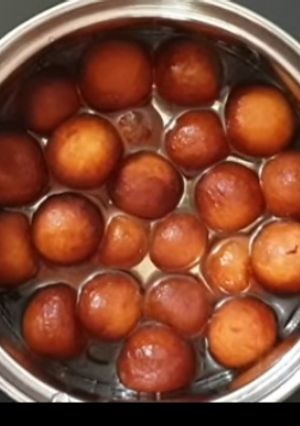 ગુલાબ જાંબુ (Gulab Jamun Recipe In Gujarati) રેસીપી મુખ્ય ફોટો