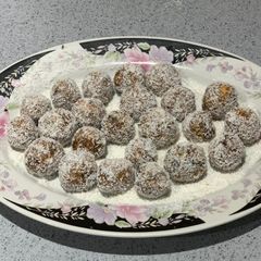 Date balls A picture of Date balls.