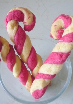 A picture of Candy cane butter cookies.