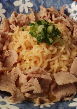 Una foto de Ramen Nivel 01 (Egg Garlic + Beef)