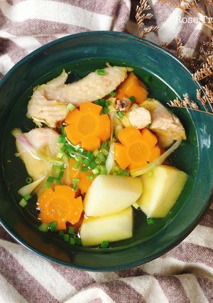 Hình của món Canh Gà Nấu Cà Rốt Khoai Tây.