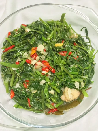 Cara Gampang Menyiapkan Resep Tumis Kangkung Saus Tiram yang  Bikin Ketagihan Anti Ribet, Uenak Banget