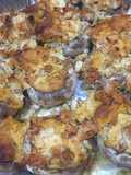 Champiñones rellenos de paté de romesco con virutas de pollo a la Cajún