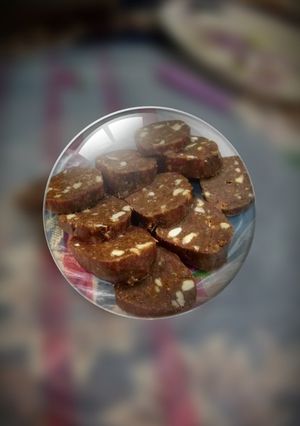 عکسی از دستور شیرینی موزاییکی خرما