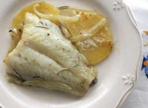 Foto principal de Bacalao al horno con patatas y cebolla
