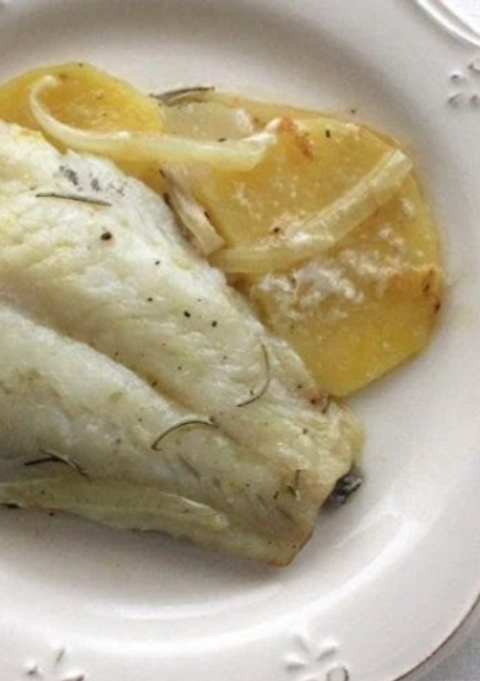 Una foto de Bacalao al horno con patatas y cebolla