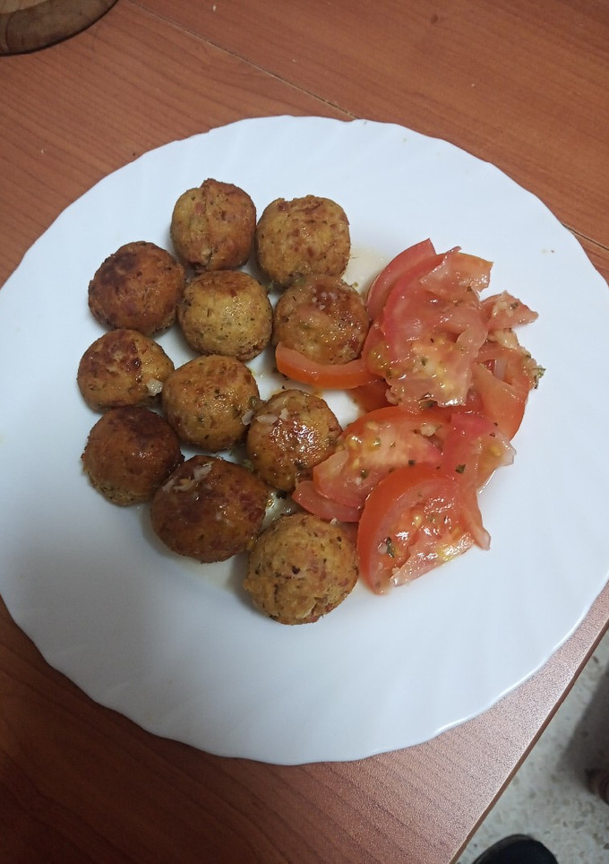 Una foto de Buñuelos de garbanzos, salchicha y brotes de soja