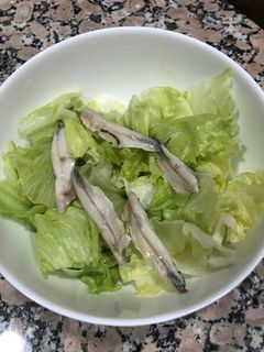 Una foto de Ensalada con boquerones en vinagre
